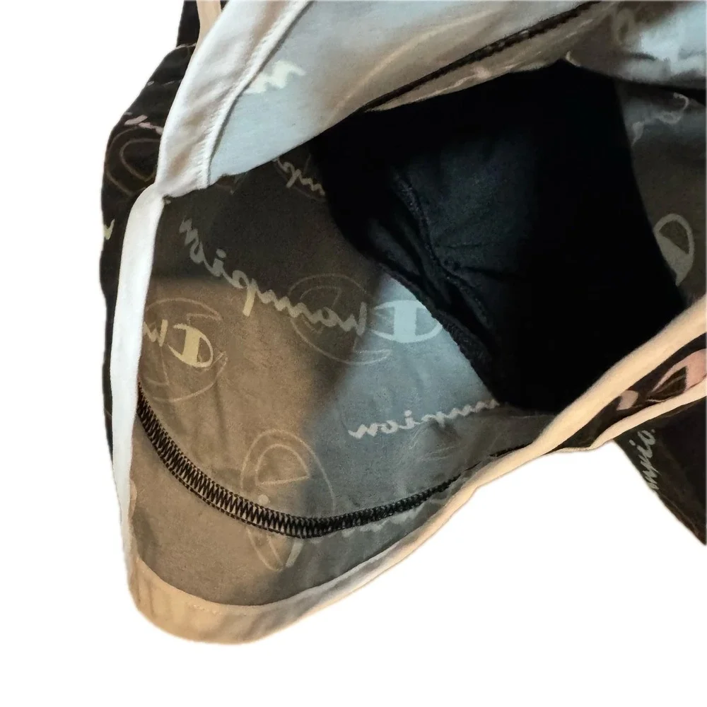 Champion feature streetwear